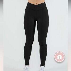 Bloom activewear V-Cut Leggings - Black On My BS